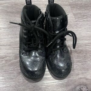 UGG Ryann Kids US 12T Boots Black Glitter Patent